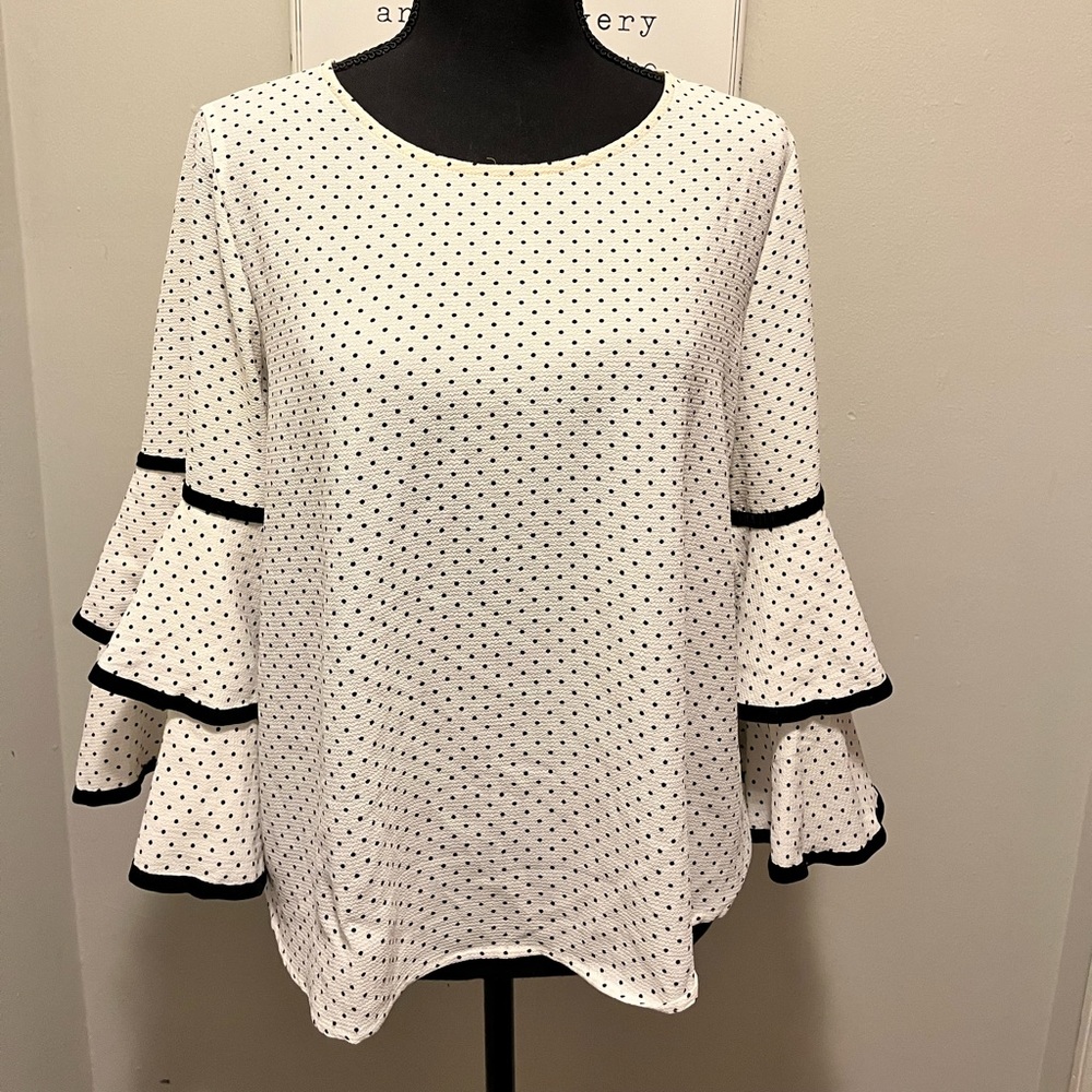 Poka Dot Bell Sleeve Scoop by W5 Concepts